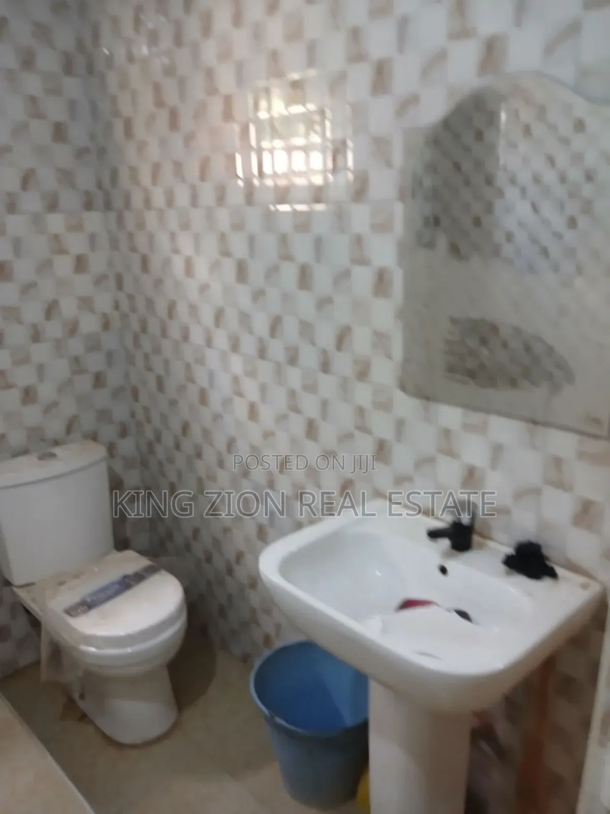 3bdrm Apartment in Awoshie Anyaa, Last Stop for rent