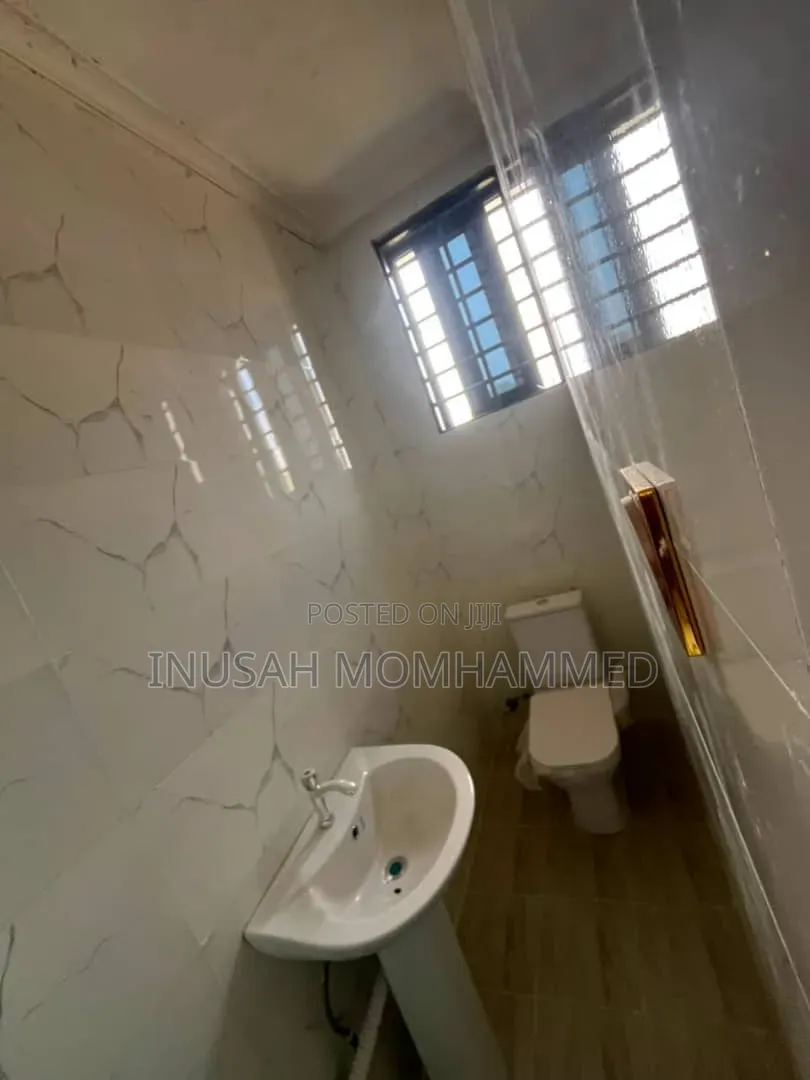2bdrm Apartment in Inusah, Trade Fair for rent