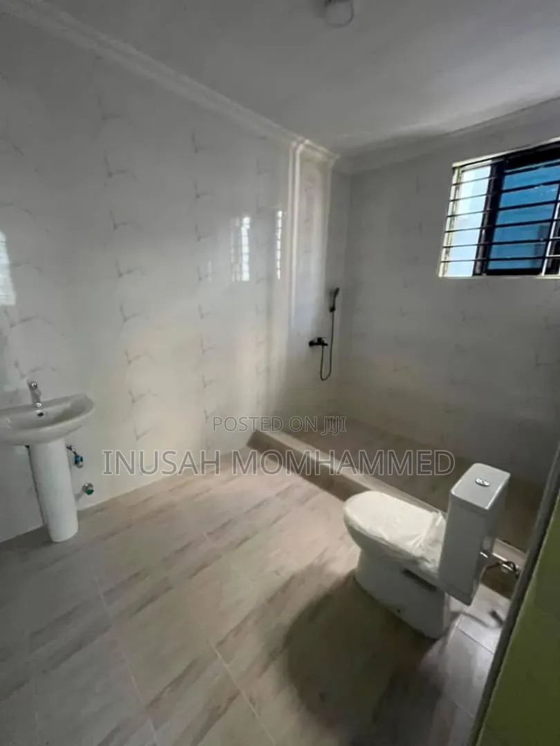 2bdrm Apartment in Inusah, Trade Fair for rent