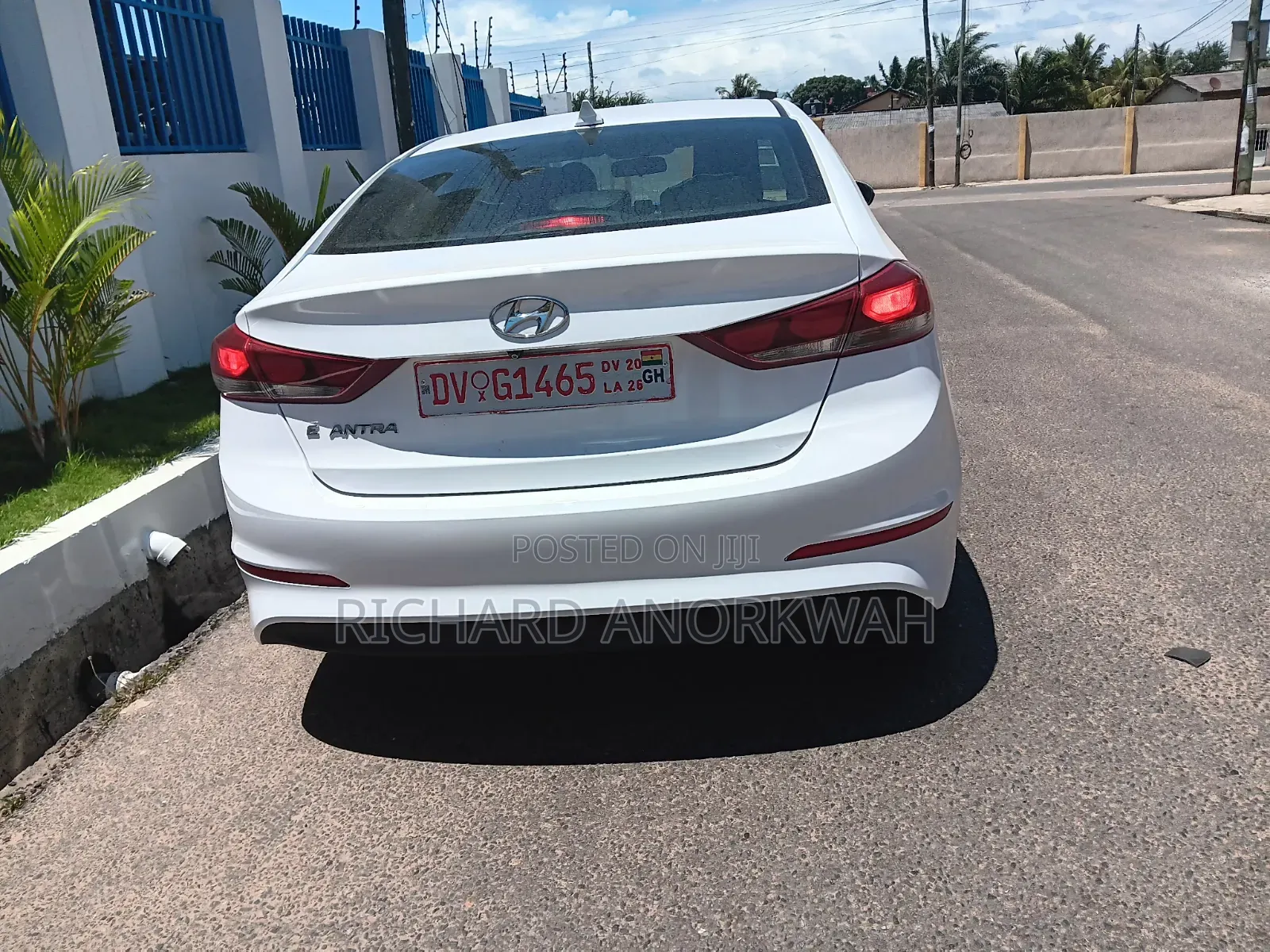 Hyundai Elantra Limited Sedan FWD (2.0L 4cyl 6A) 2017 White