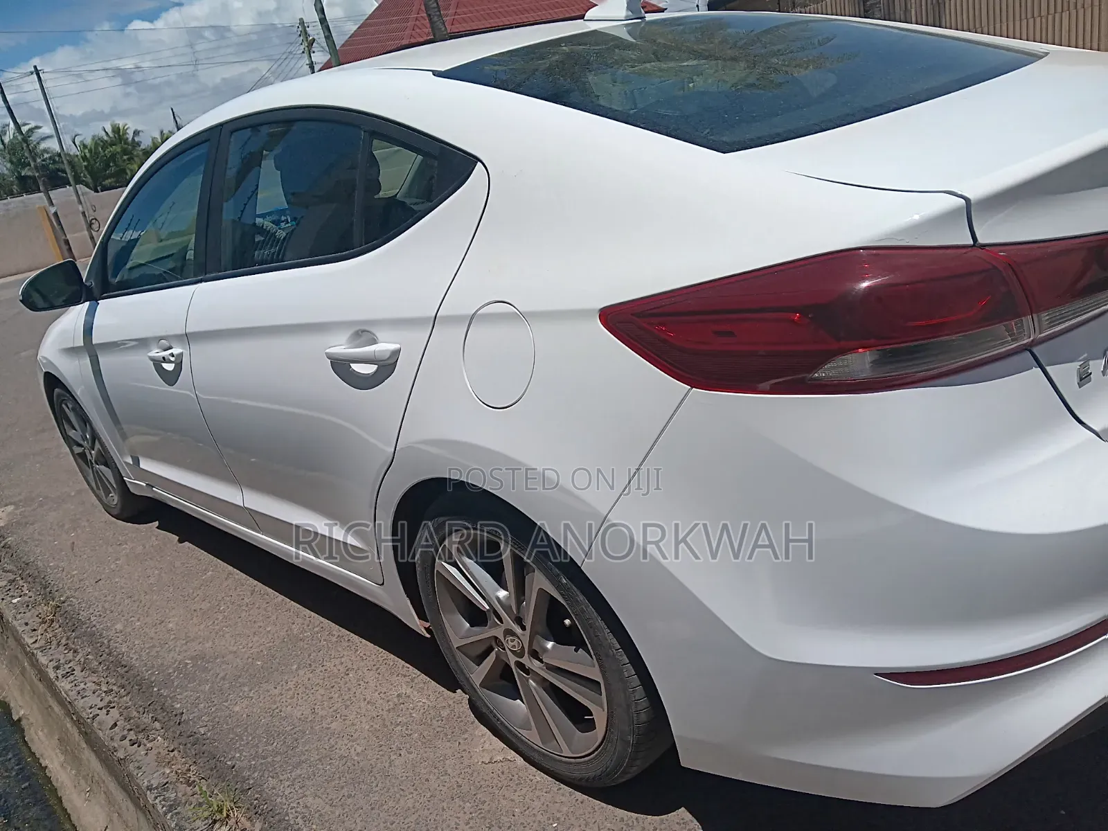 Hyundai Elantra Limited Sedan FWD (2.0L 4cyl 6A) 2017 White