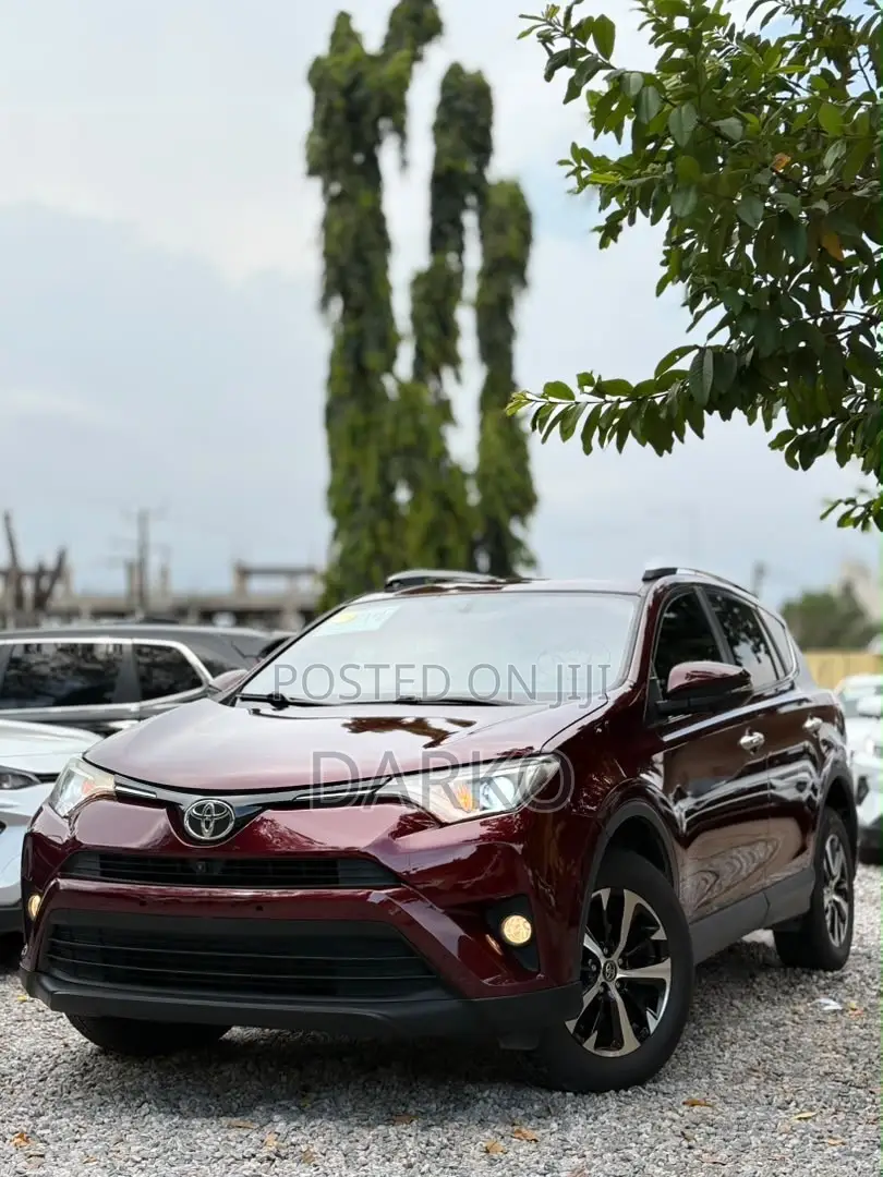 Toyota RAV4 XLE 4dr SUV (2.5L 4cyl 6A) 2018 Red
