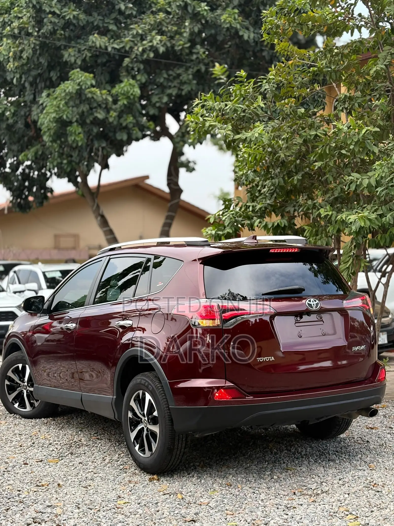 Toyota RAV4 XLE 4dr SUV (2.5L 4cyl 6A) 2018 Red