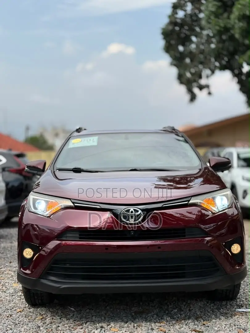 Toyota RAV4 XLE 4dr SUV (2.5L 4cyl 6A) 2018 Red