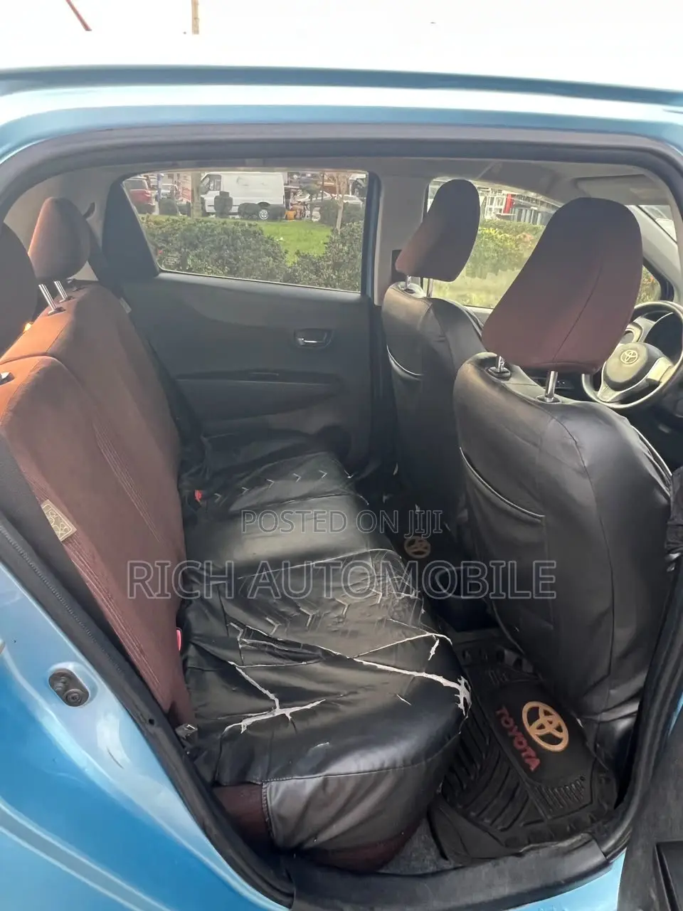 Toyota Vitz 1.3 FWD 3dr 2012 Blue