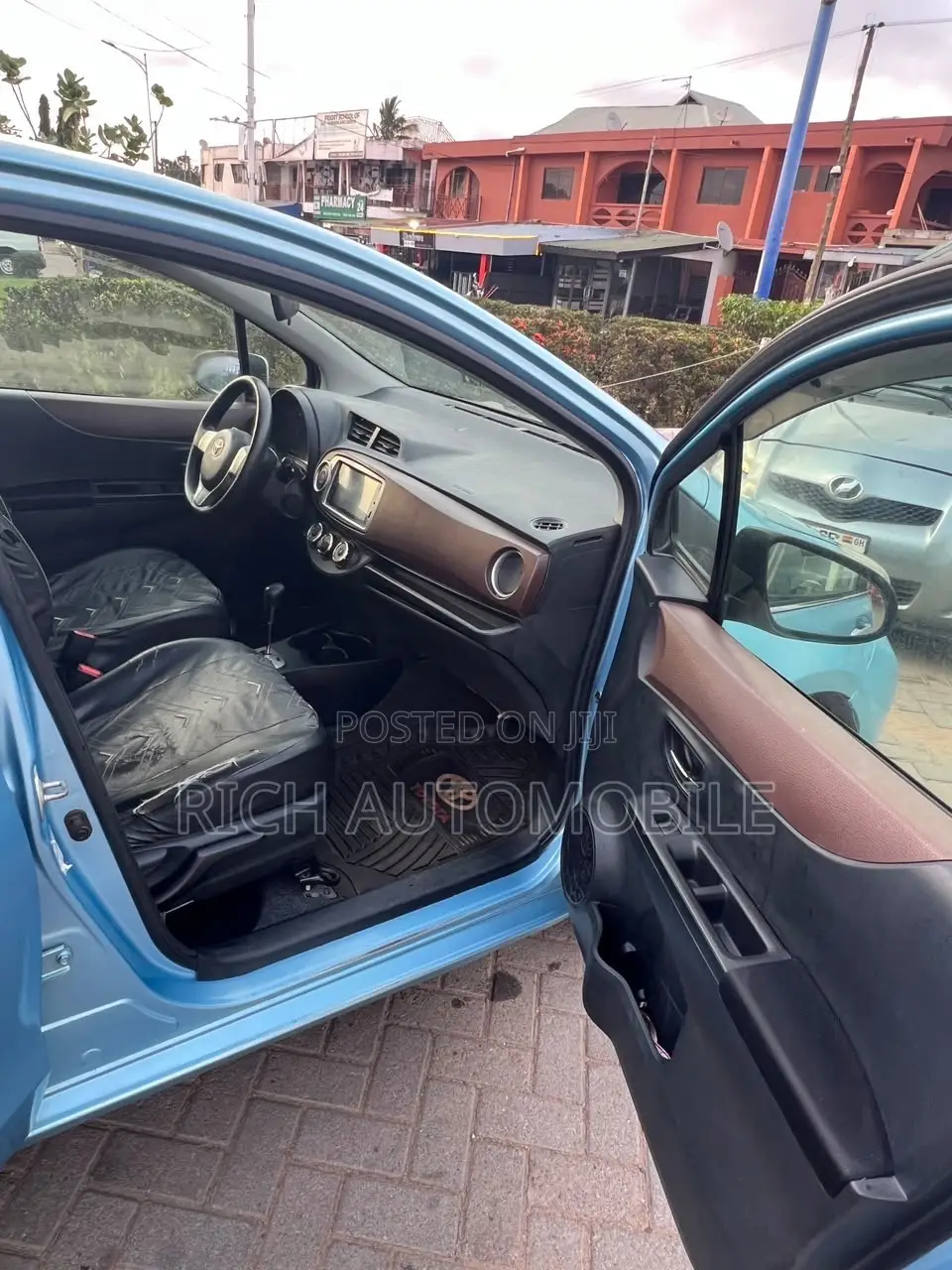 Toyota Vitz 1.3 FWD 3dr 2012 Blue