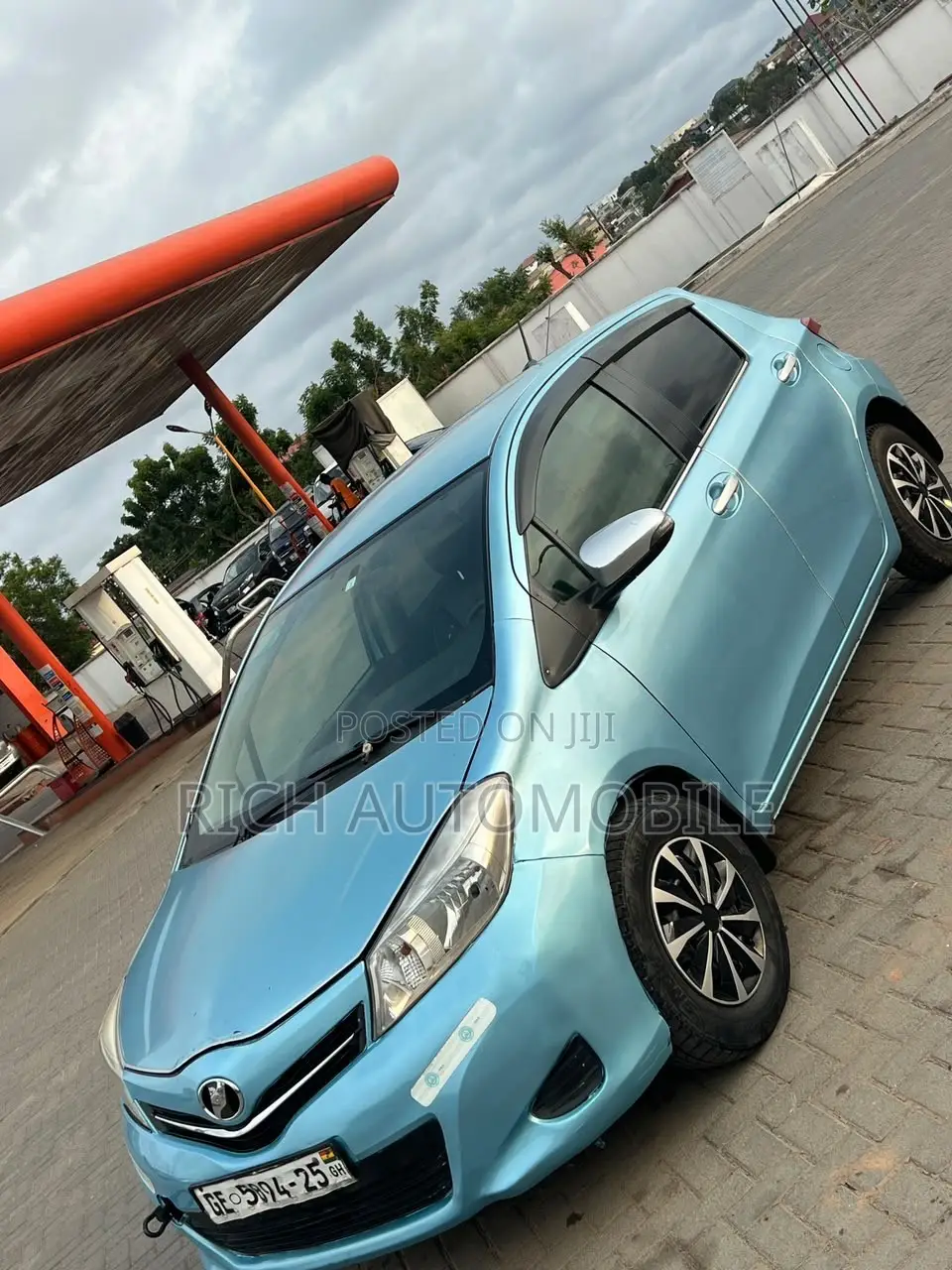 Toyota Vitz 1.3 FWD 3dr 2012 Blue