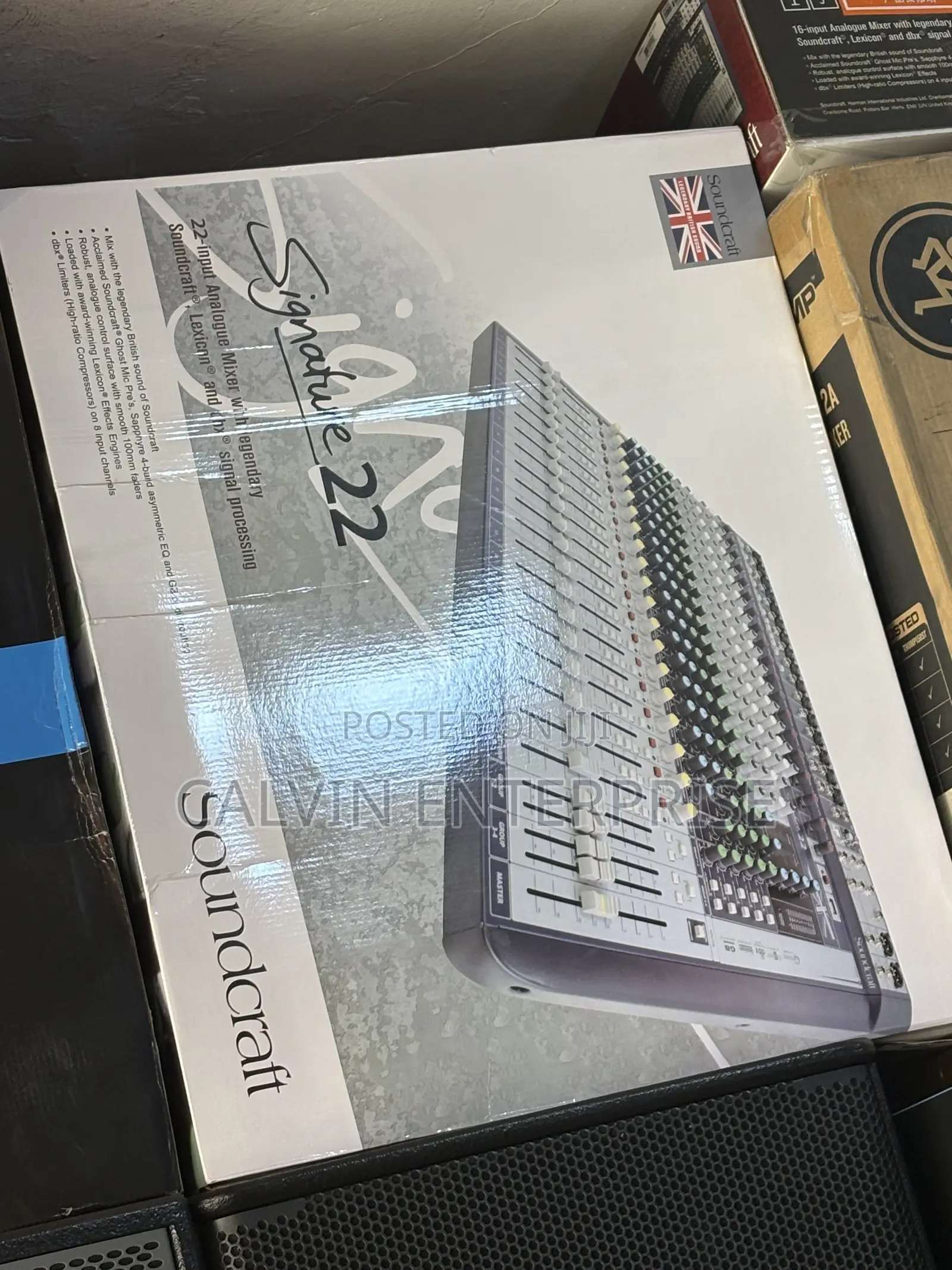 Soundcraft Signature 22 Analog Mixer