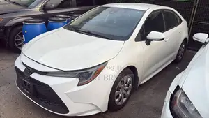 Toyota Corolla LE 2020 White