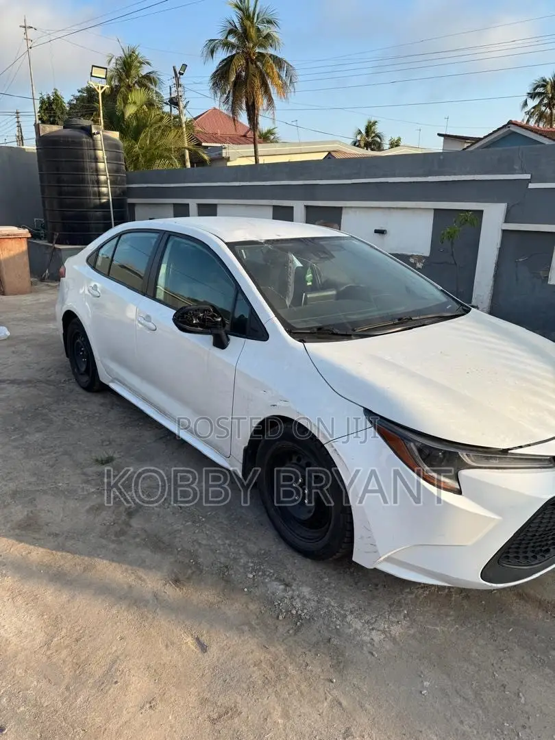 Toyota Corolla LE 2020 White