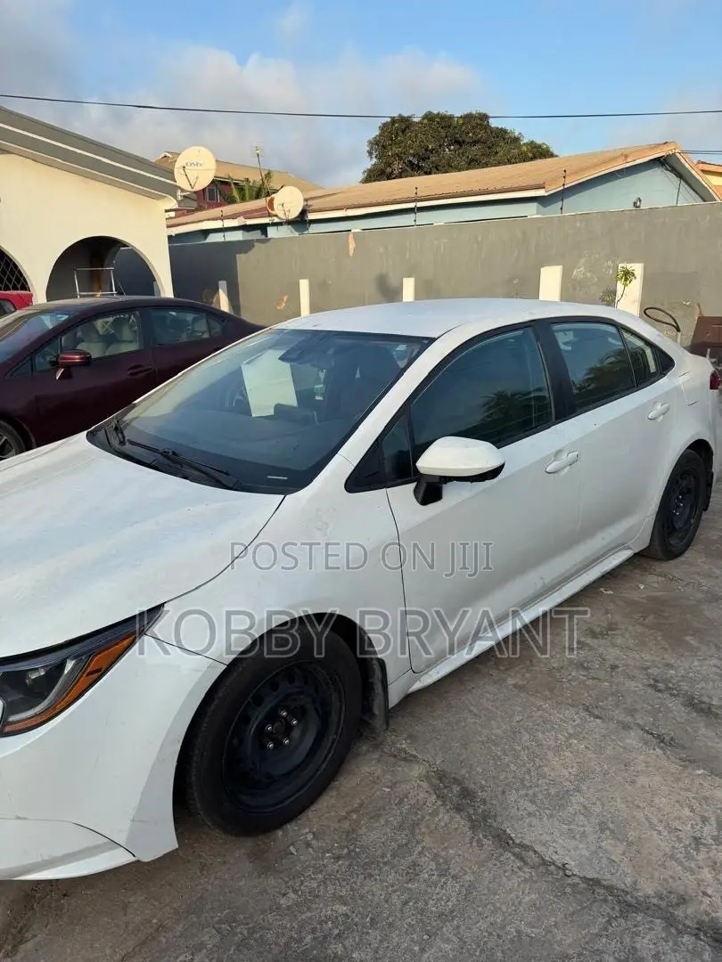 Toyota Corolla LE 2020 White