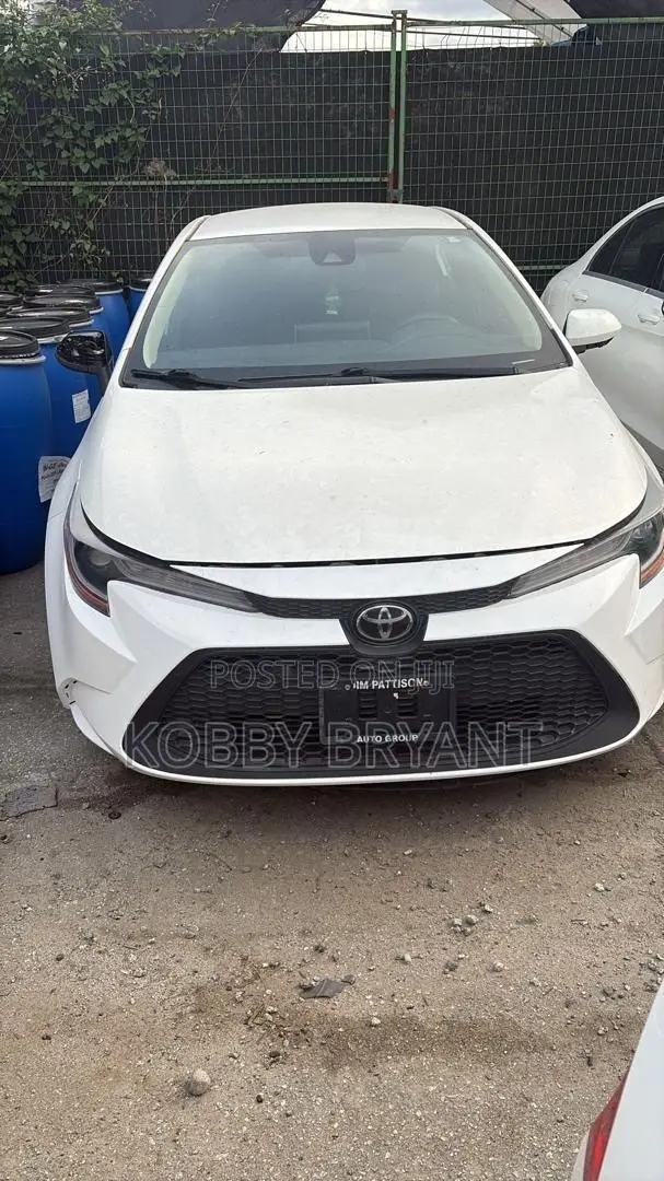 Toyota Corolla LE 2020 White