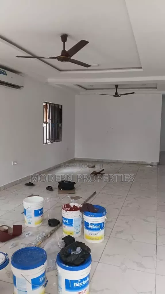 4bdrm House in Modern Properties, Baatsona Total for rent