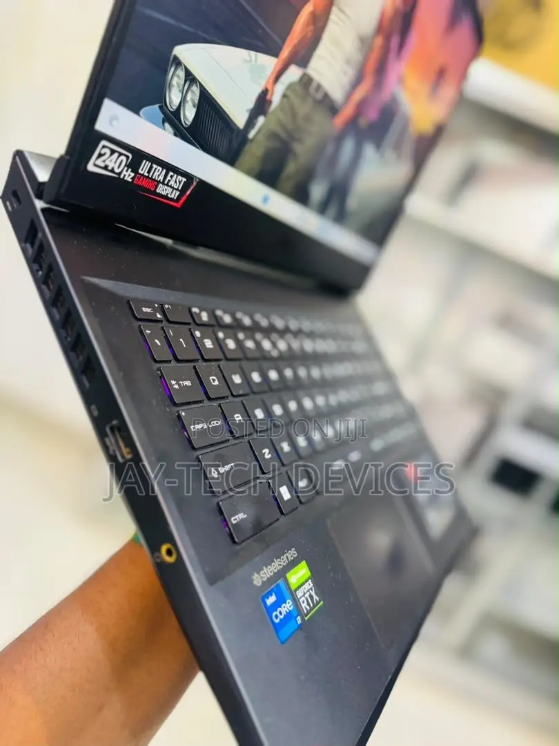 Laptop MSI GP66 LEOPARD 10UG 16GB Intel Core i7 SSHD+SSD 1T