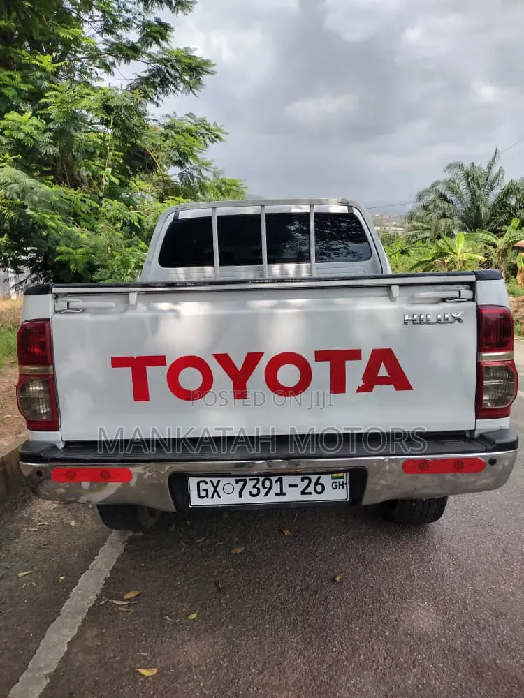 Toyota Hilux 2014 White