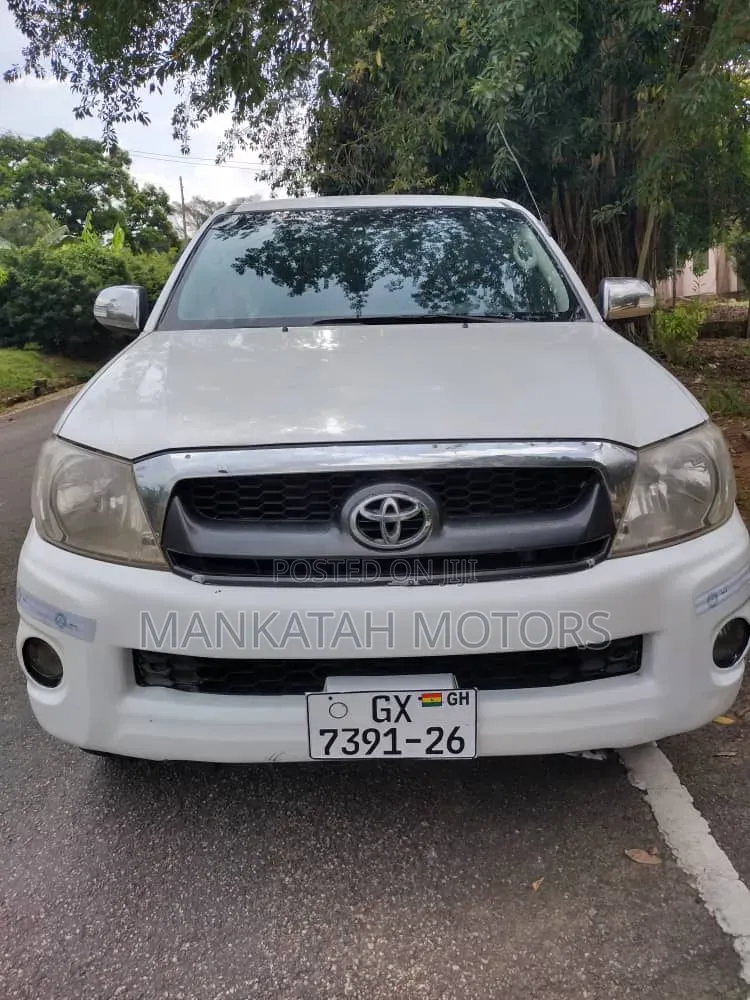 Toyota Hilux 2014 White