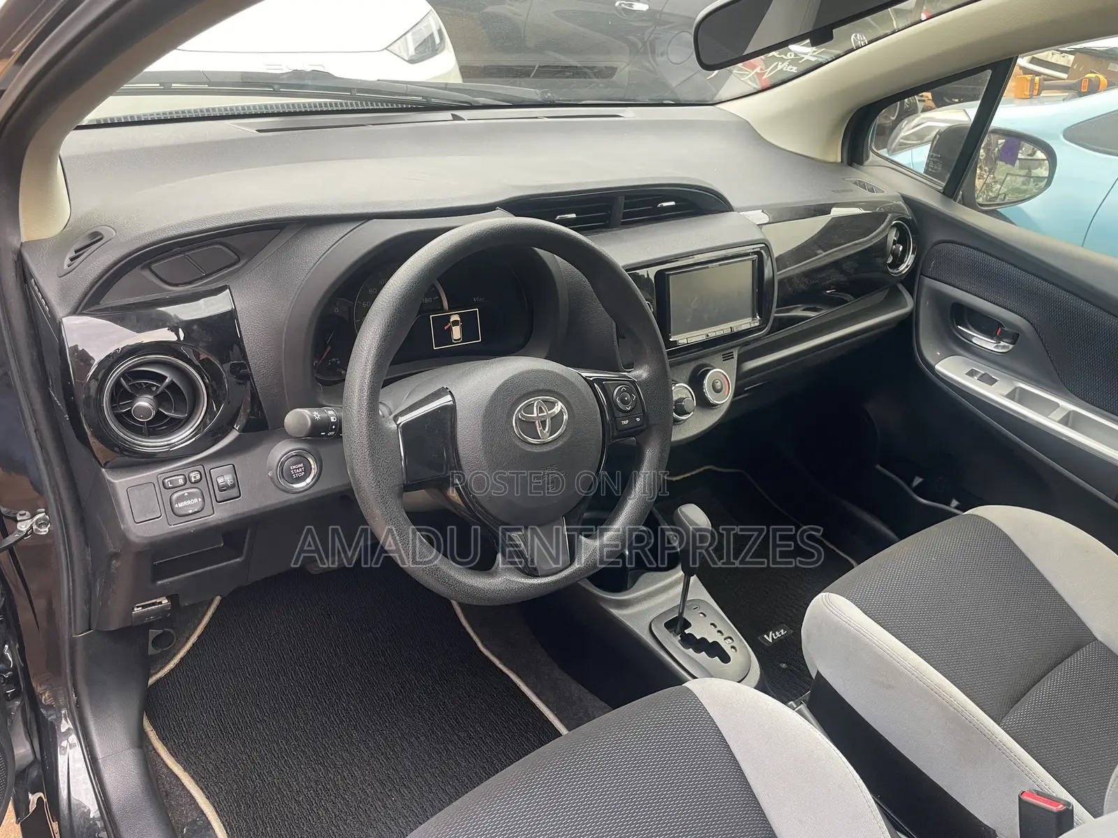 Toyota Vitz 1.3 AWD 5dr 2015 Black