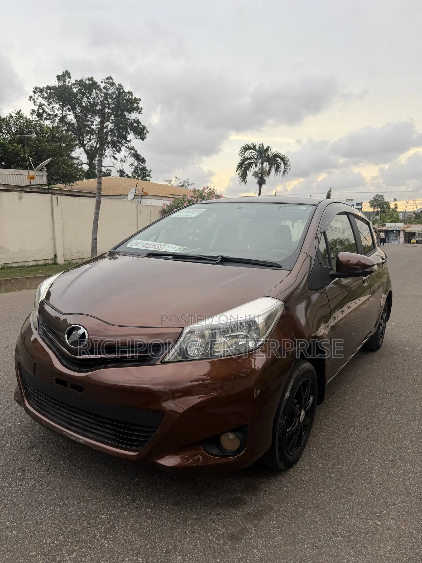 Toyota Vitz 1.5 FWD 5dr 2013 Brown