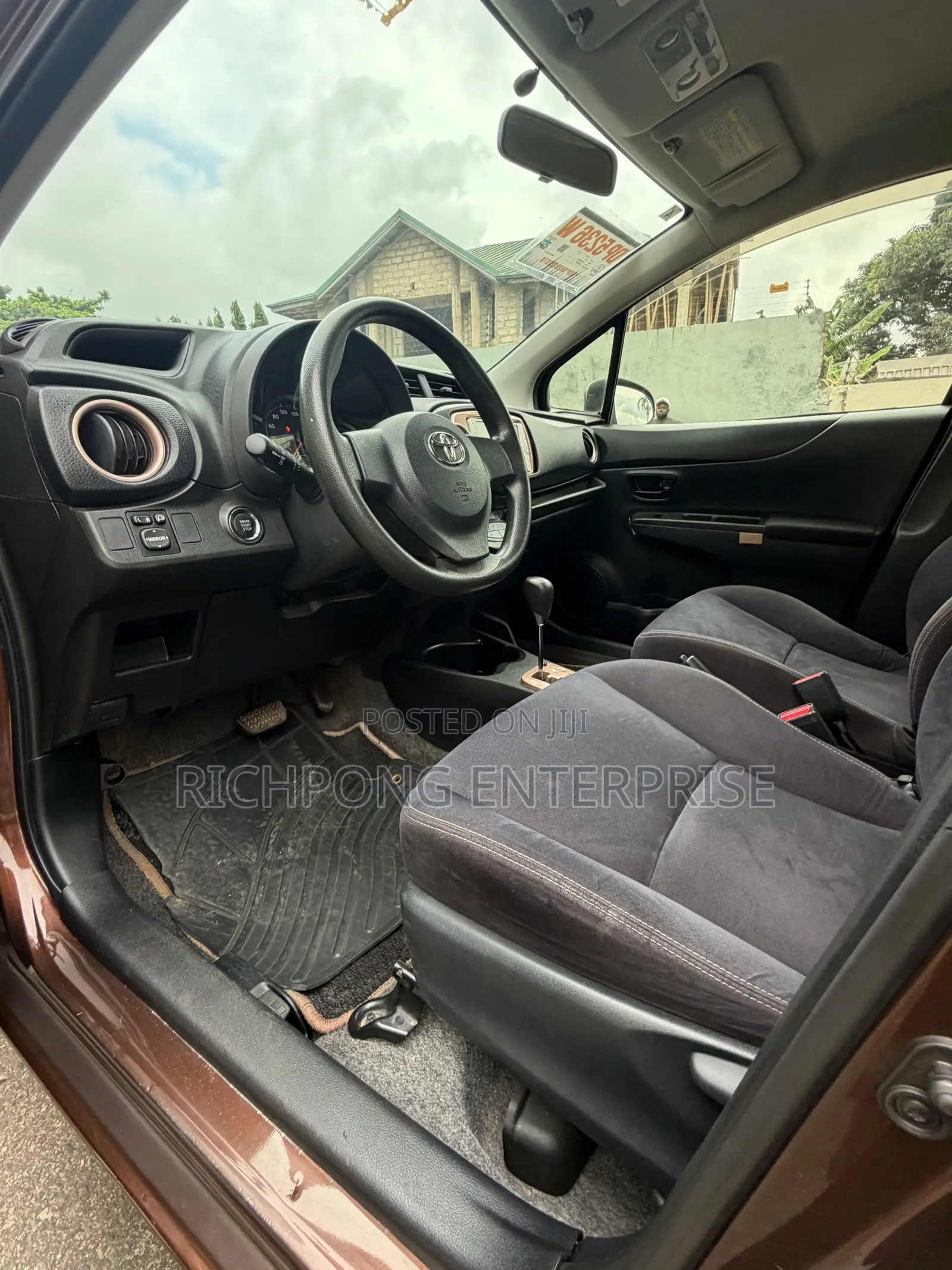 Toyota Vitz 1.5 FWD 5dr 2013 Brown
