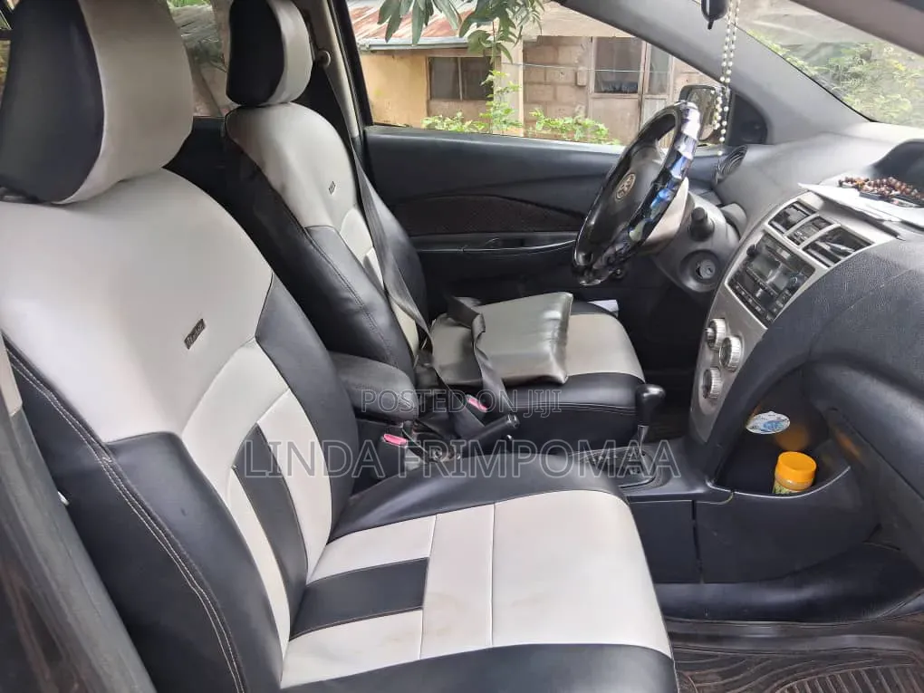 Toyota Yaris Base Sedan 4dr 2010 Blue