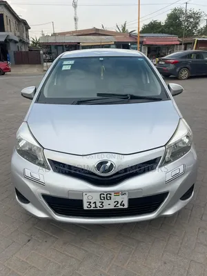 Toyota Vitz 1.3 FWD 3dr 2012 Silver