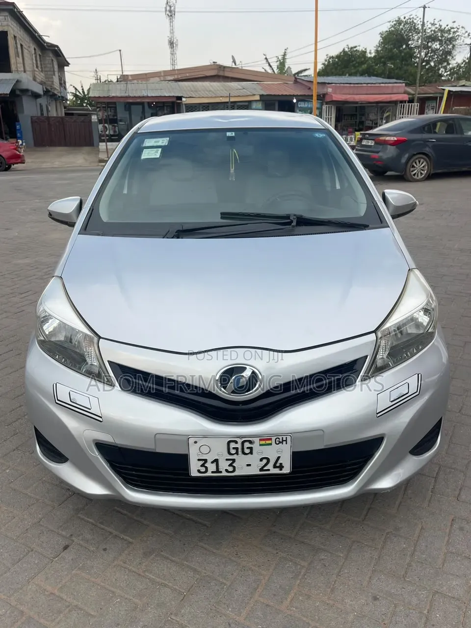 Toyota Vitz 1.3 FWD 3dr 2012 Silver