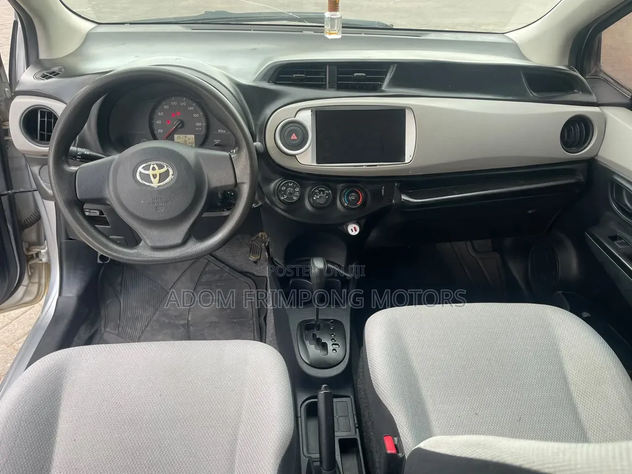Toyota Vitz 1.3 FWD 3dr 2012 Silver