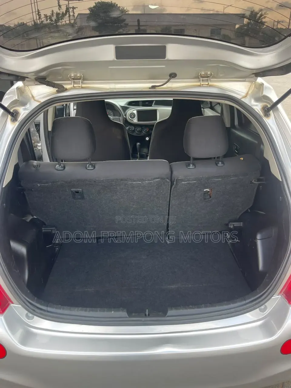 Toyota Vitz 1.3 FWD 3dr 2012 Silver