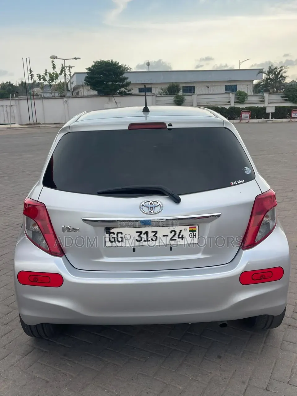 Toyota Vitz 1.3 FWD 3dr 2012 Silver