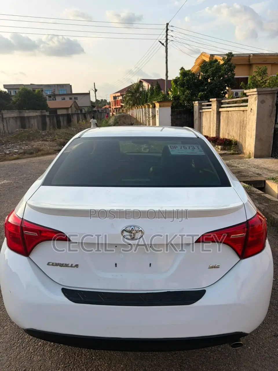 Toyota Corolla SE (1.8L 4cyl 2A) 2018 White