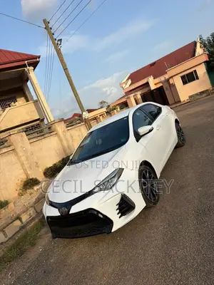 Toyota Corolla SE (1.8L 4cyl 2A) 2018 White