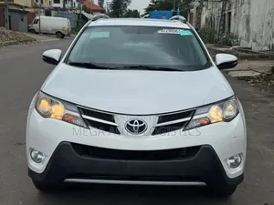 Toyota RAV4 XLE FWD (2.5L 4cyl 6A) 2013 White