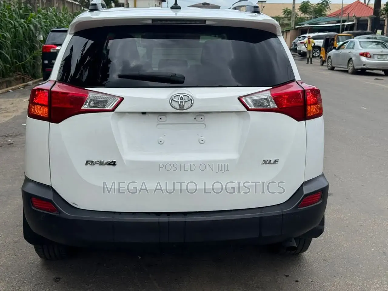 Toyota RAV4 XLE FWD (2.5L 4cyl 6A) 2013 White