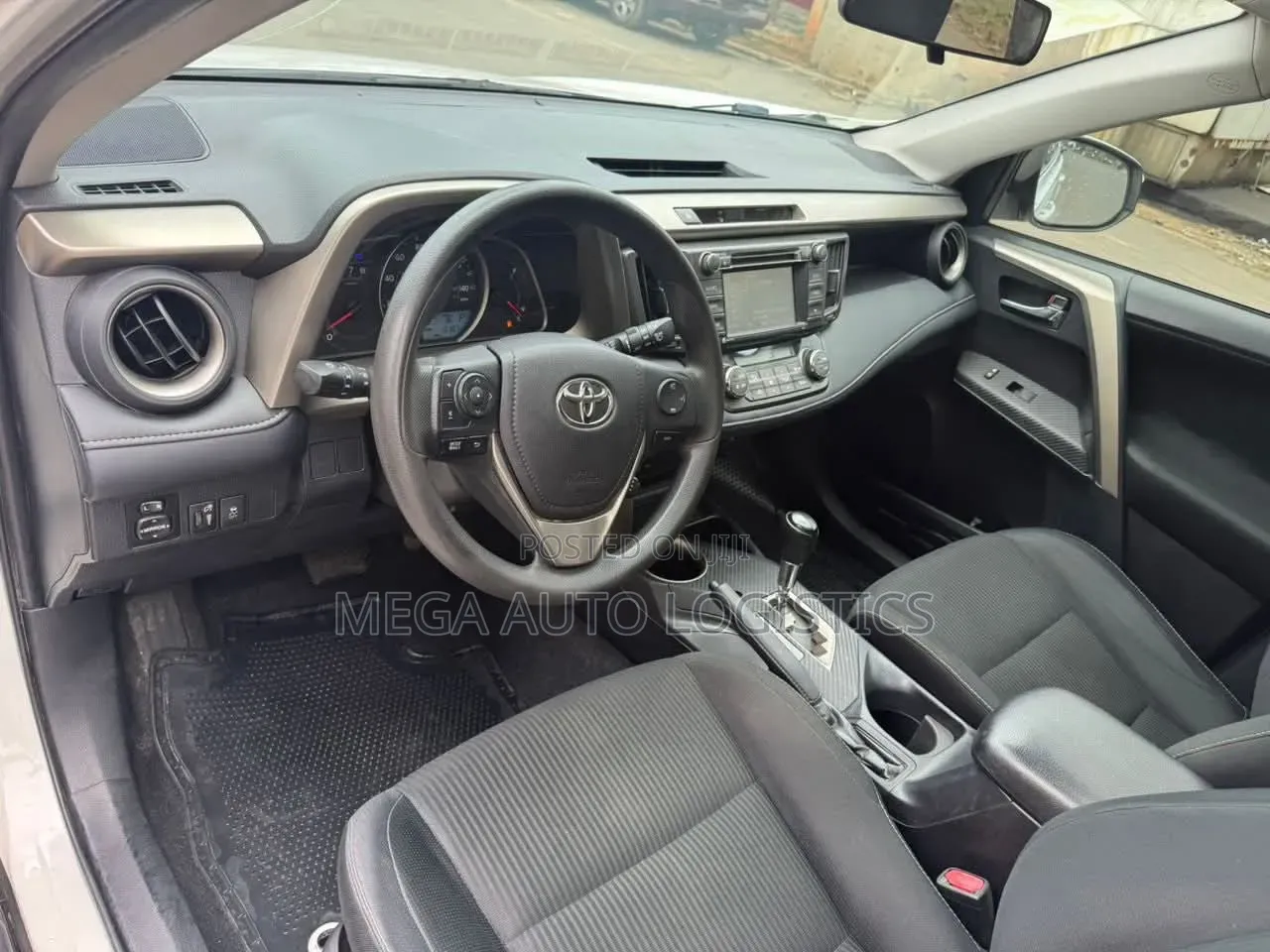 Toyota RAV4 XLE FWD (2.5L 4cyl 6A) 2013 White