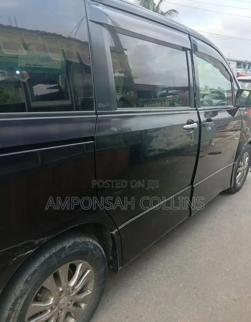 Toyota Voxy 2013 Black