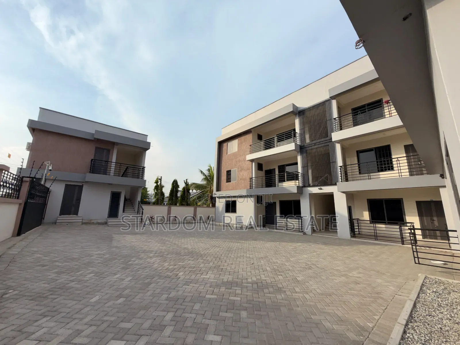 3bdrm Apartment in Ashaley Botwe, Nmai-Dzorn for rent