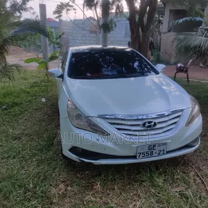 Hyundai Sonata Limited 2.0T Sedan (2.0L 4cyl 6A) 2013 White