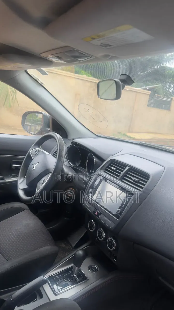 Mitsubishi Outlander SE 4dr SUV (2.4L 4cyl CVT) 2015 Gray