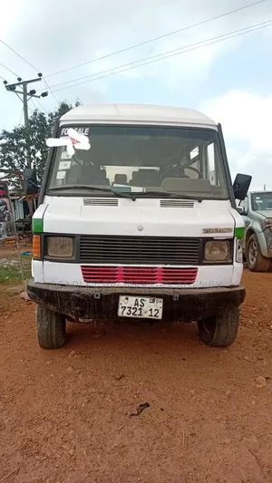 Mercedes-Benz T2 2001