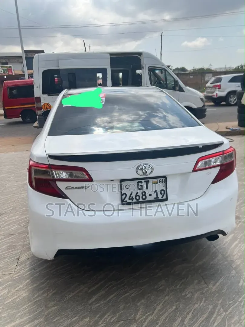 Toyota Camry SE 4dr Sedan w/Prod. End 11/13 (2.5L 4cyl 6A) 2014 White