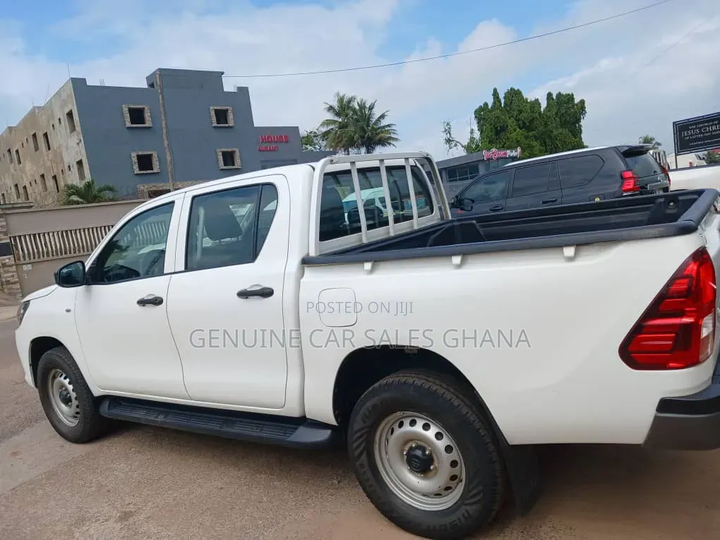 Toyota Hilux Revo Double Cab Deisel 2.4 AWD 2021 White