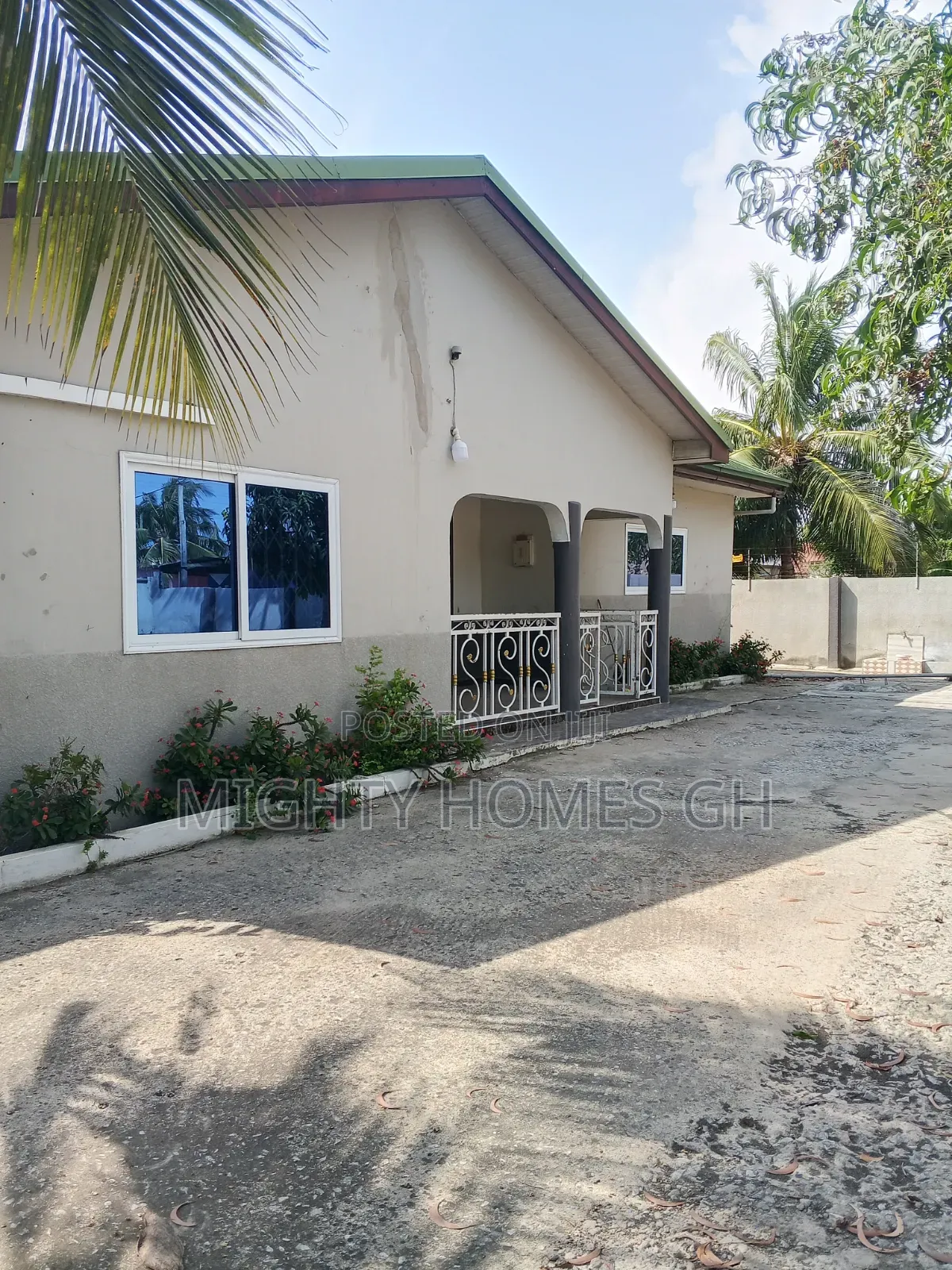5bdrm House in Mighty Homes, Kasoa for rent