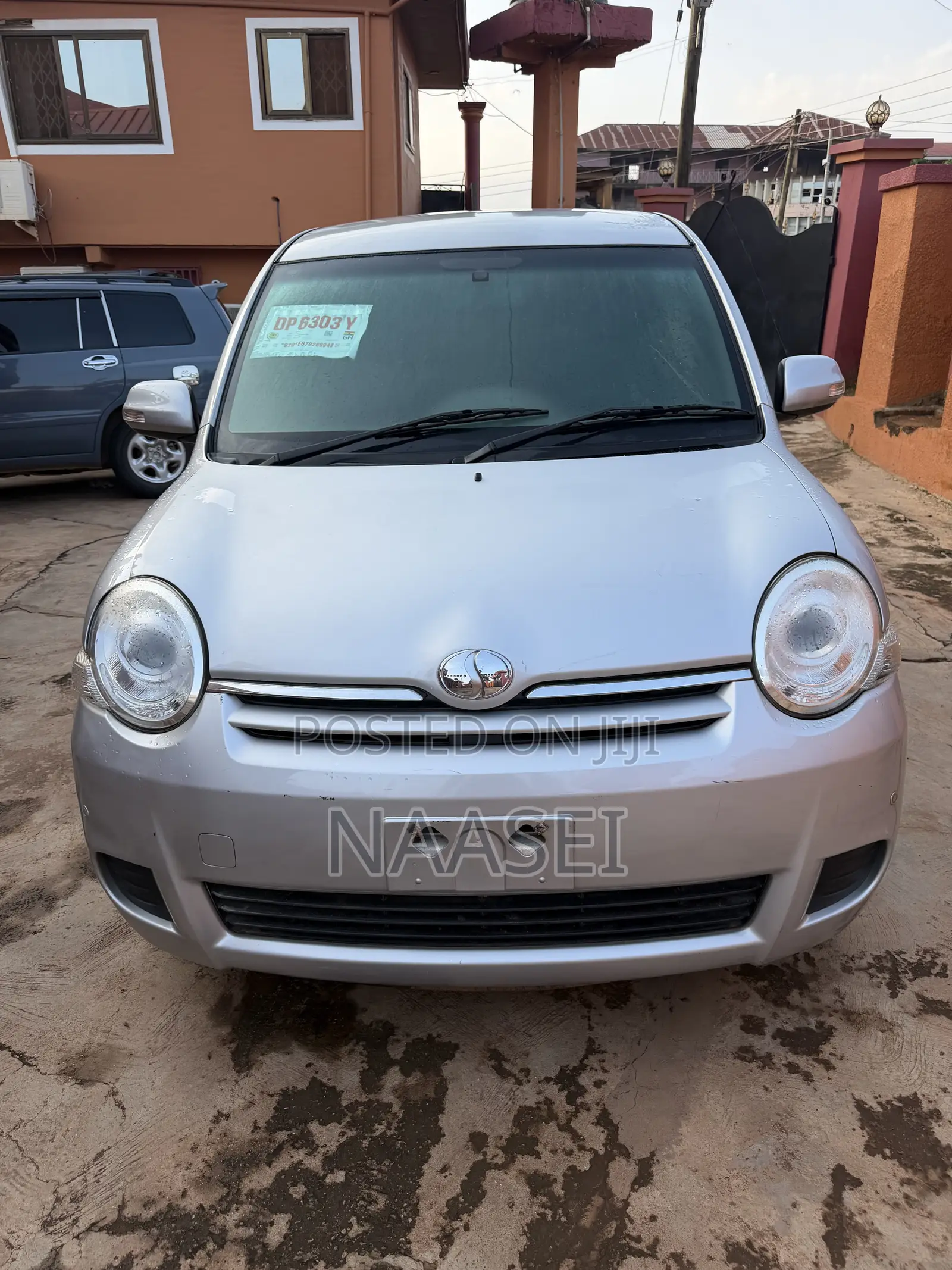 Toyota Sienta 1.5 FWD 2015 Silver
