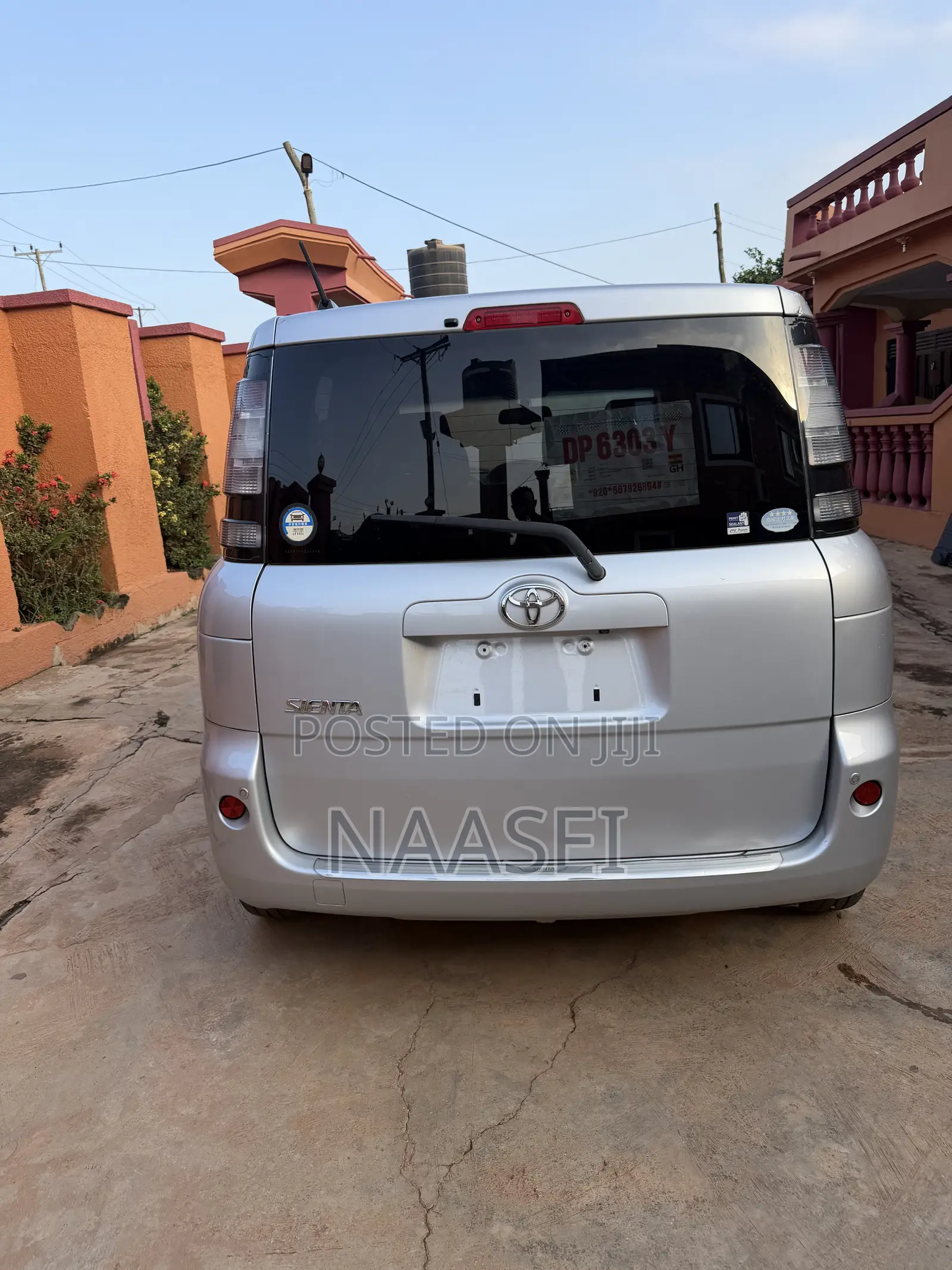 Toyota Sienta 1.5 FWD 2015 Silver