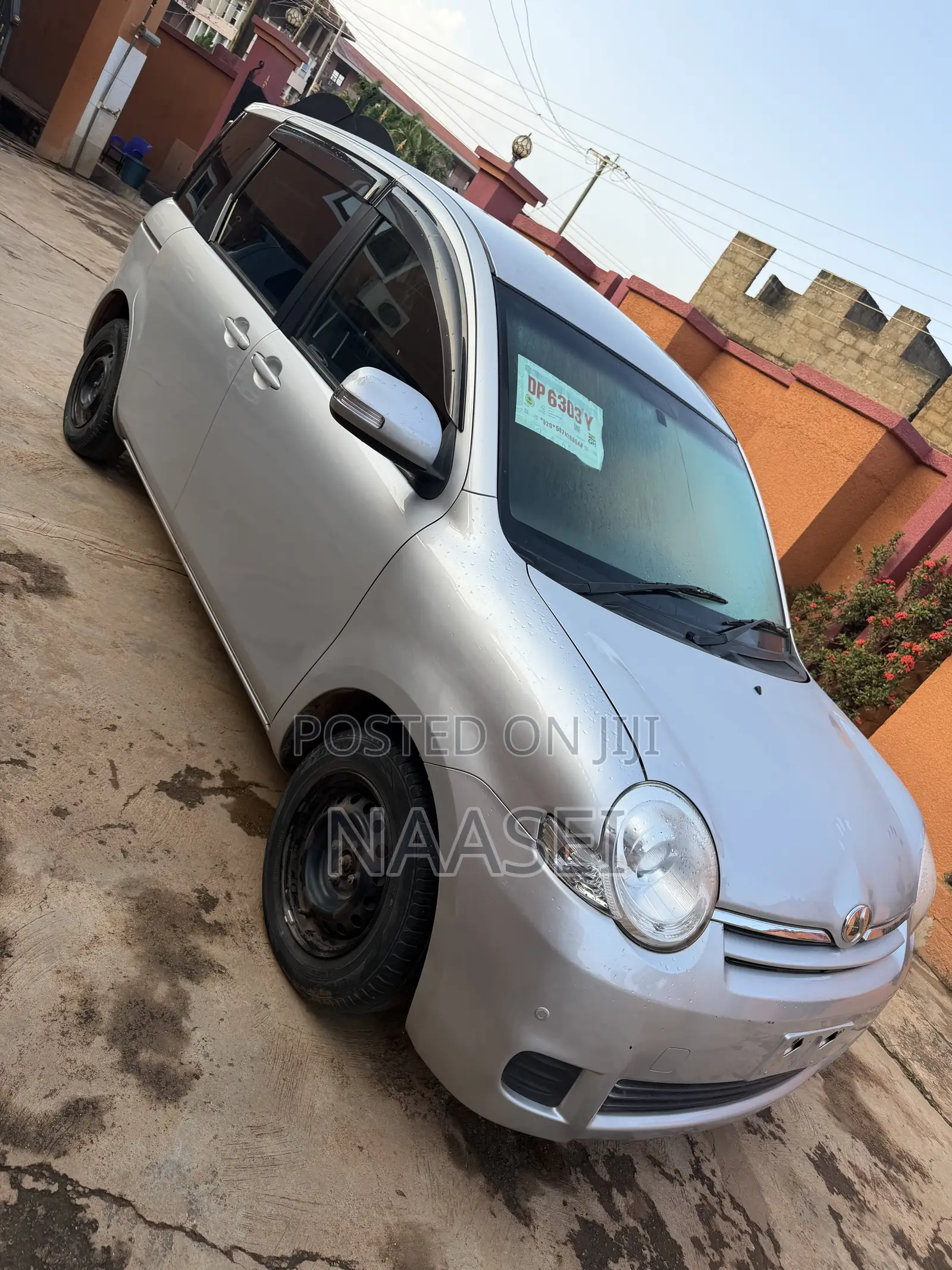 Toyota Sienta 1.5 FWD 2015 Silver