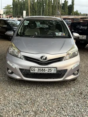 Toyota Vitz 2014 Silver
