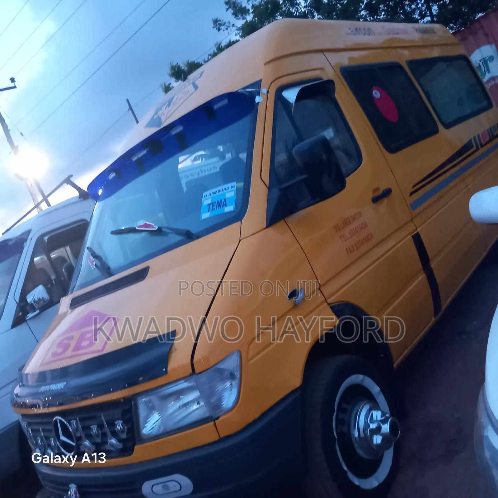 Mercedes-Benz Sprinter 2010 Yellow