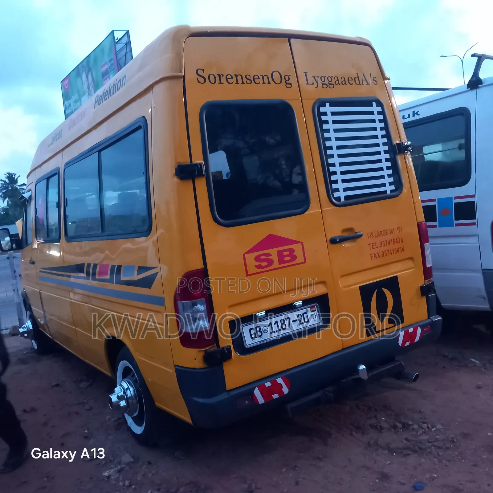 Mercedes-Benz Sprinter 2010 Yellow