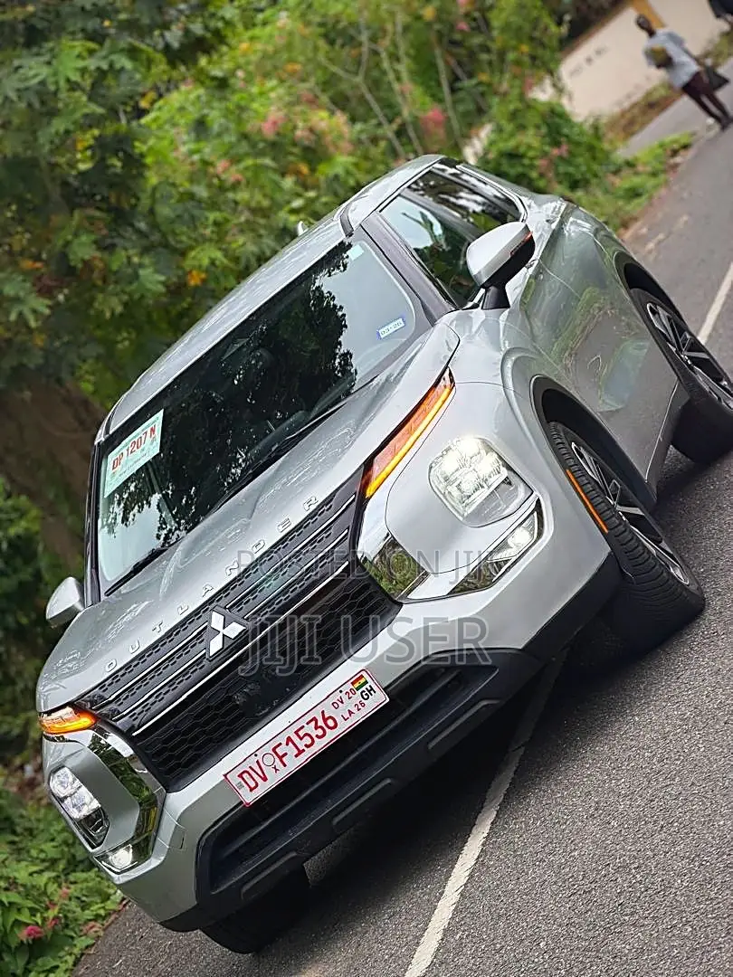 Mitsubishi Outlander SE 2022 Gray