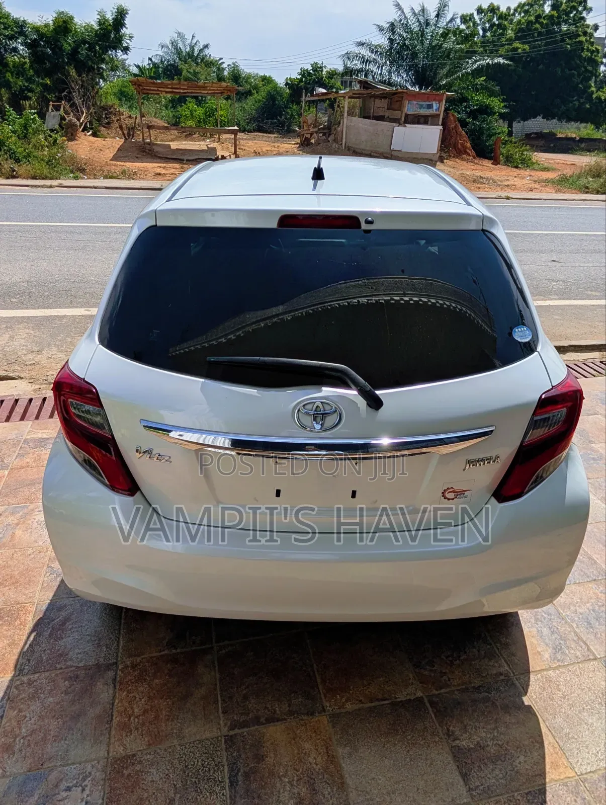 Toyota Vitz 1.3 AWD 5dr 2016 White